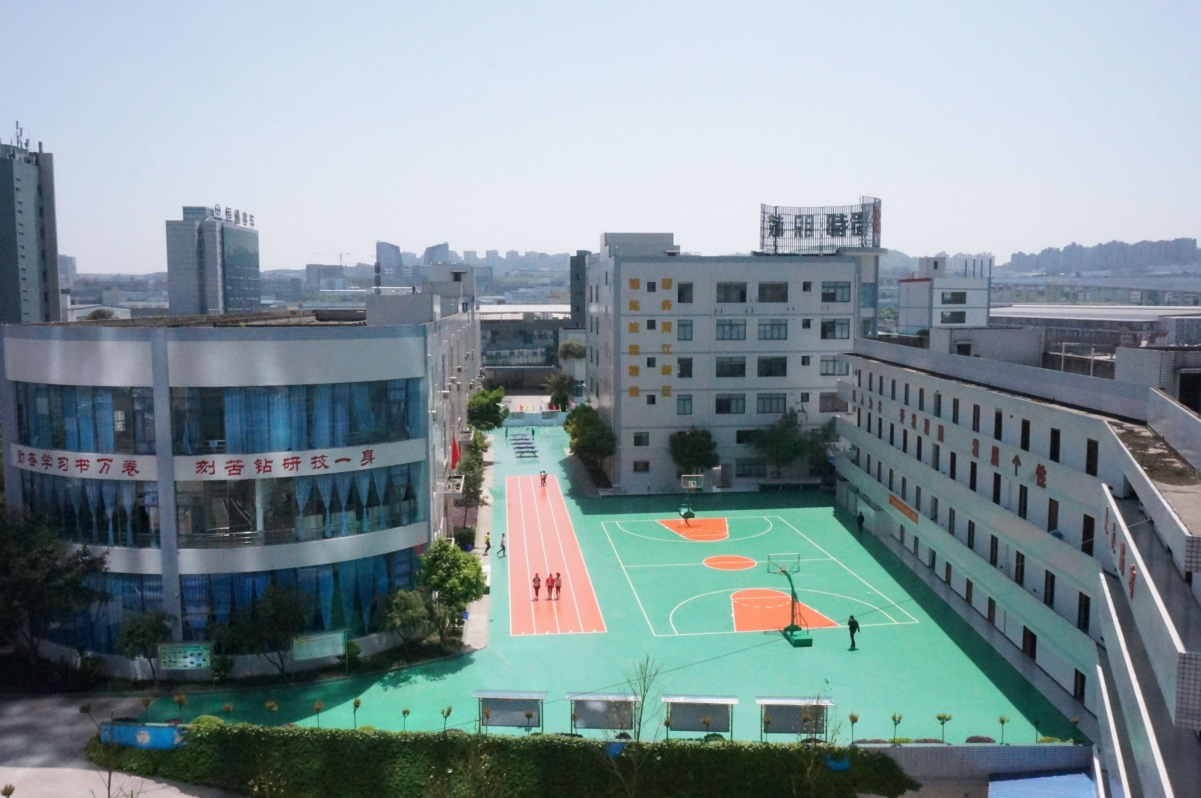 重庆职业技术培训学校，培养新时代人才的摇篮