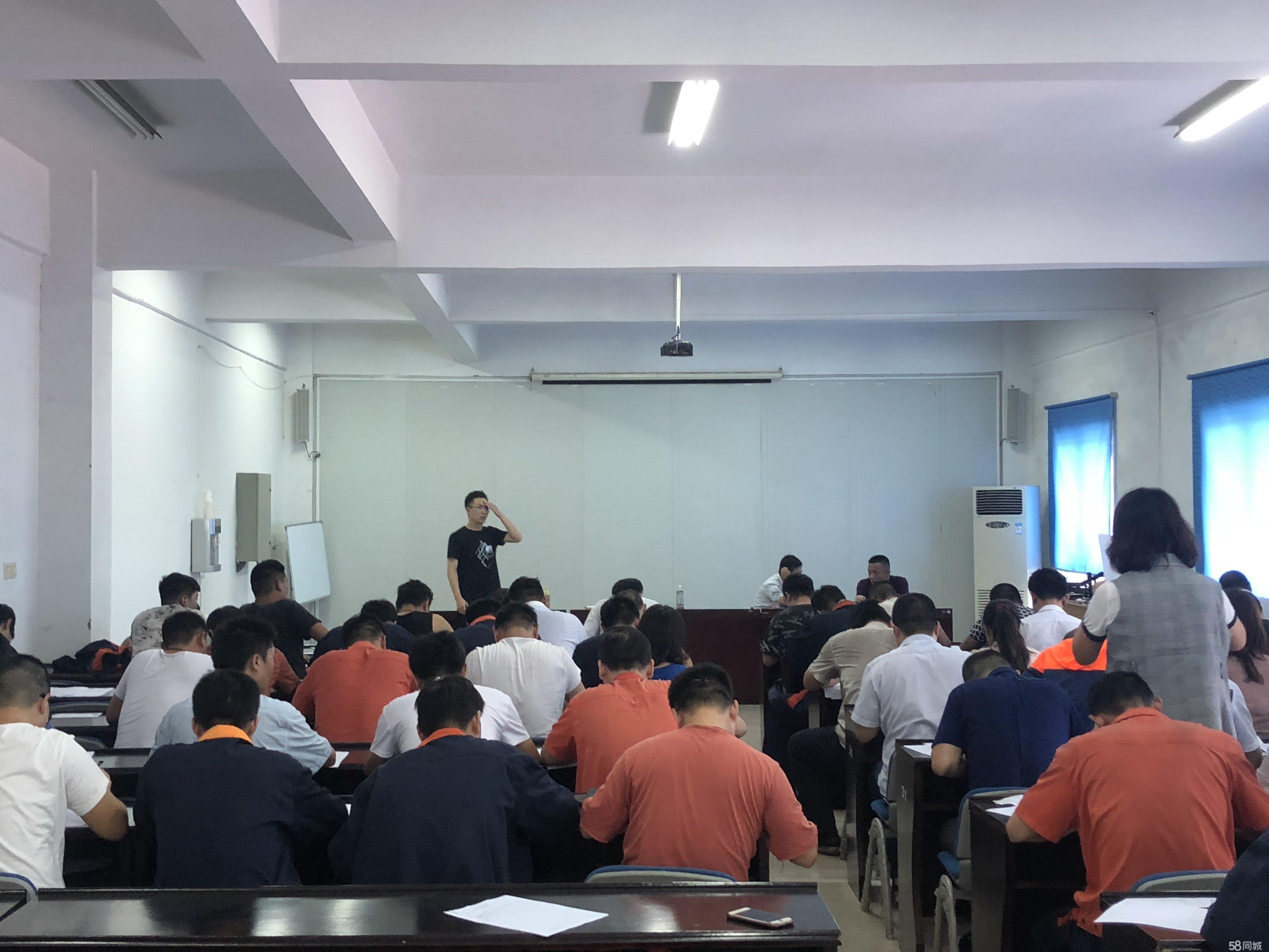 晶国职业技术培训学校，培养新时代技能人才的摇篮