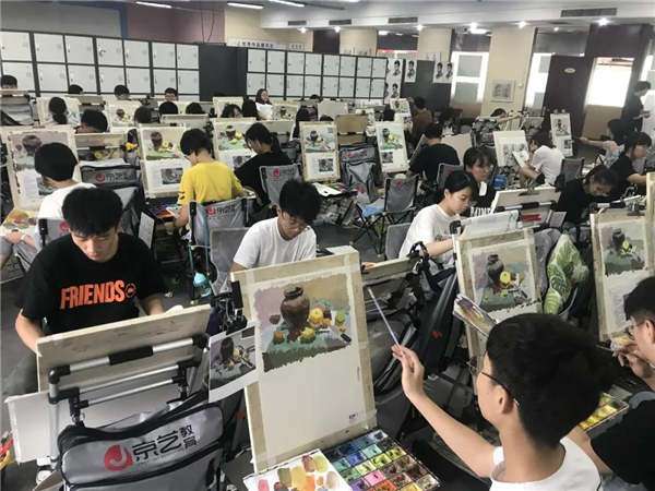 美工职业技术培训学校，培养创意美学的摇篮