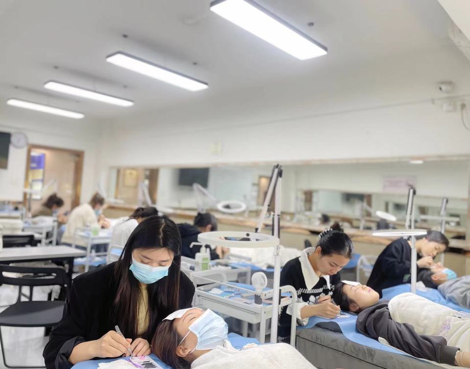 华美职业技术培训学校，培养新时代人才的摇篮