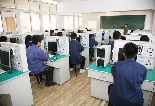 数控职业技术培训学校，培养新时代工匠的摇篮