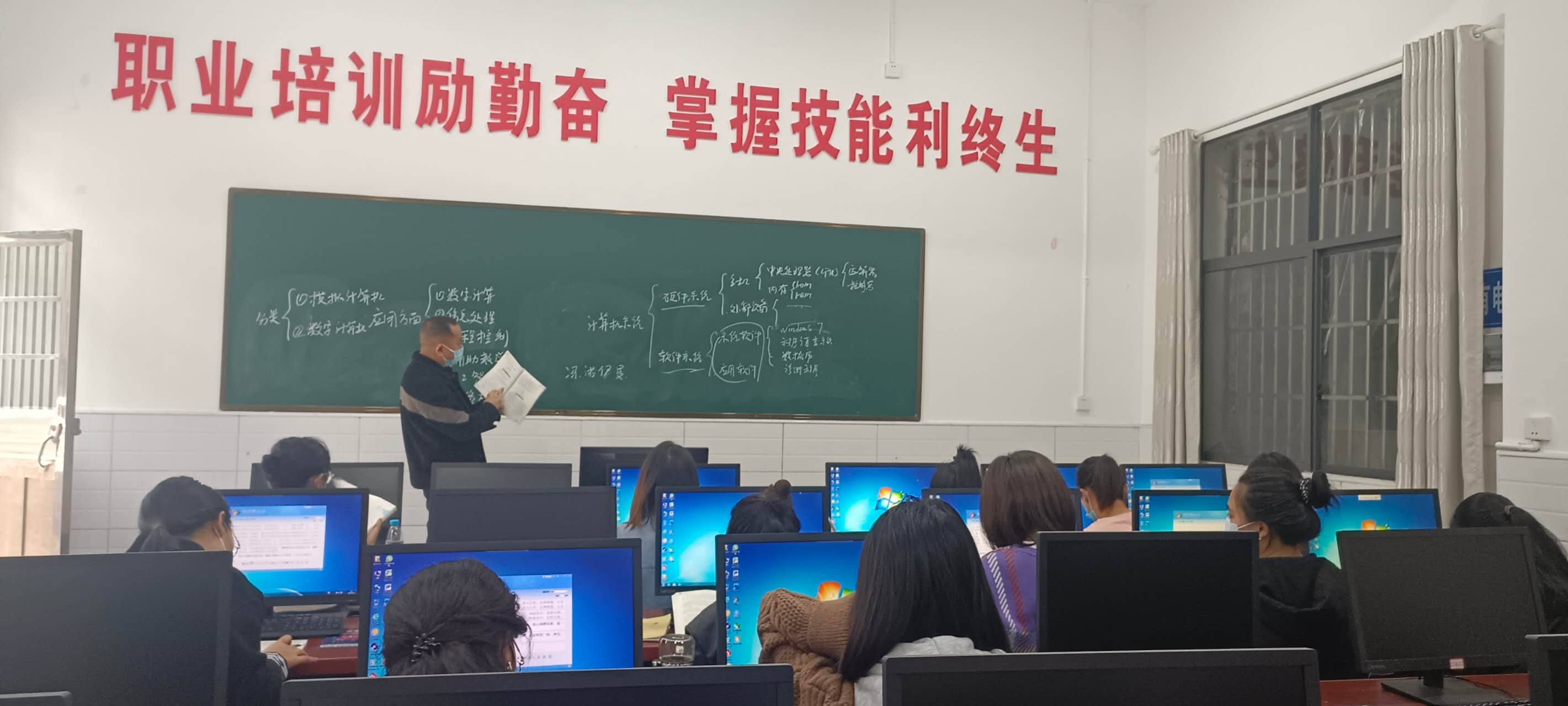 龙山职业技术培训学校，培养实用人才的摇篮