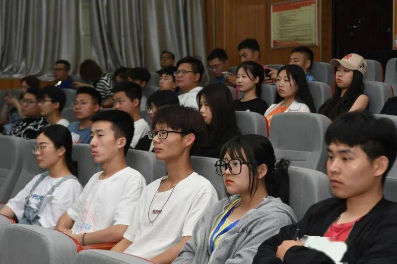 新乡职业技术培训学校，培养新时代人才的摇篮