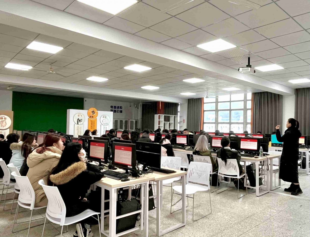 黎明职业技术培训学校，人才摇篮，培育未来领导者