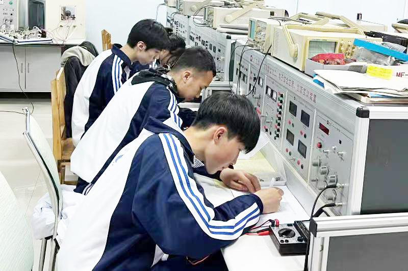 大阪职业技术培训学校，培养未来工匠的摇篮