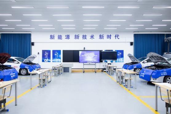 鄞州区职业技术培训学校，培养新时代人才的摇篮