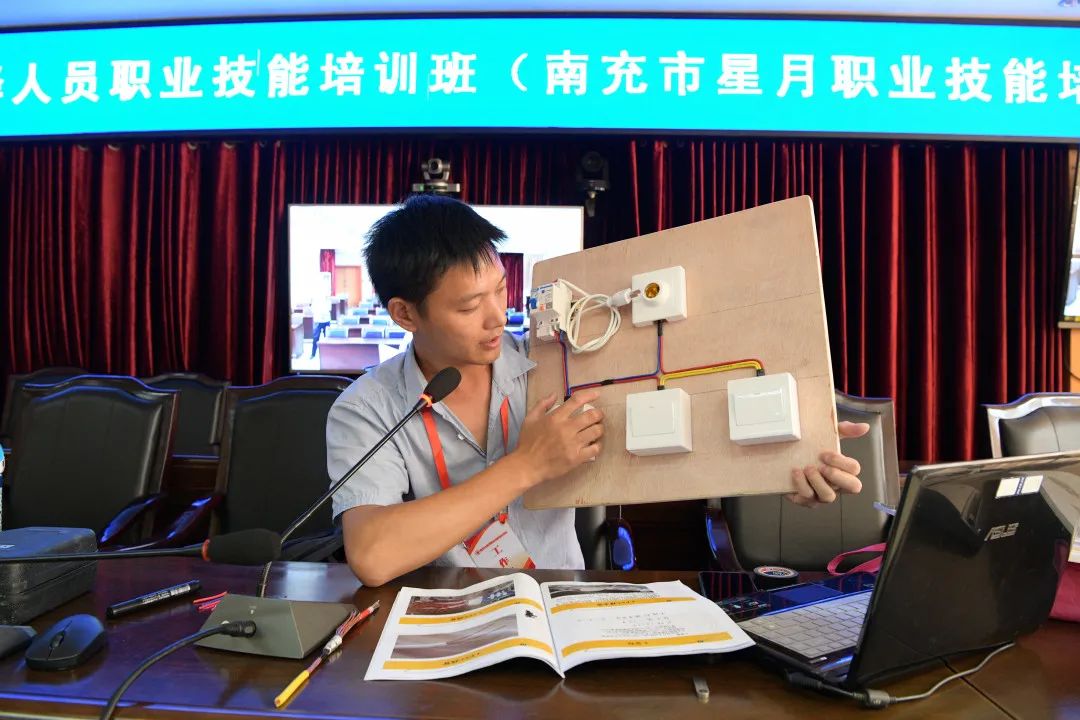 星月职业技术培训学校，培育技能的璀璨星辰