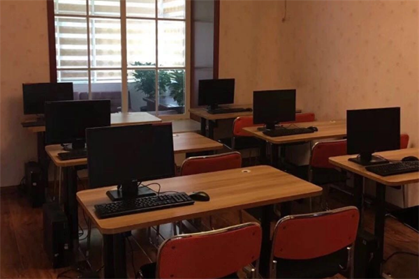 华旗职业技术培训学校，培育职业技能精英的摇篮