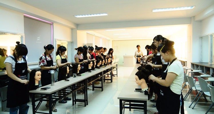 职业技术培训学校中的女性力量崛起