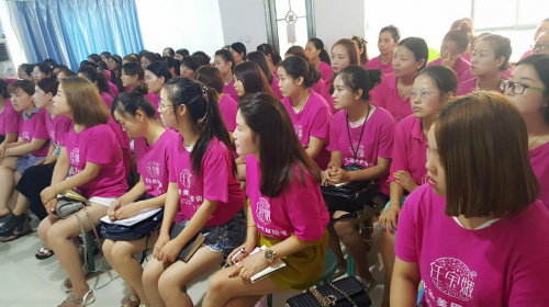 职业技术培训学校中的女生力量
