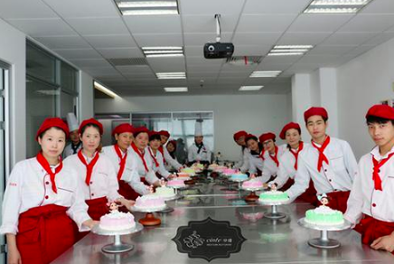 上海职业技术培训学校，培养新时代工匠的摇篮