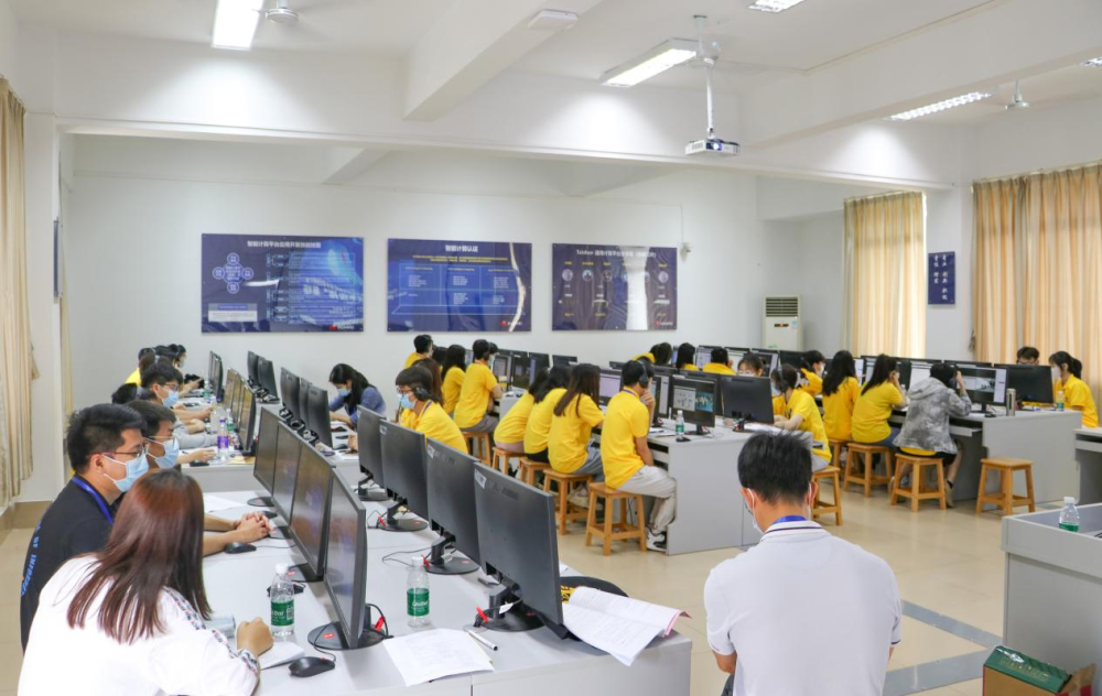 华英职业技术培训学校，新时代人才的摇篮