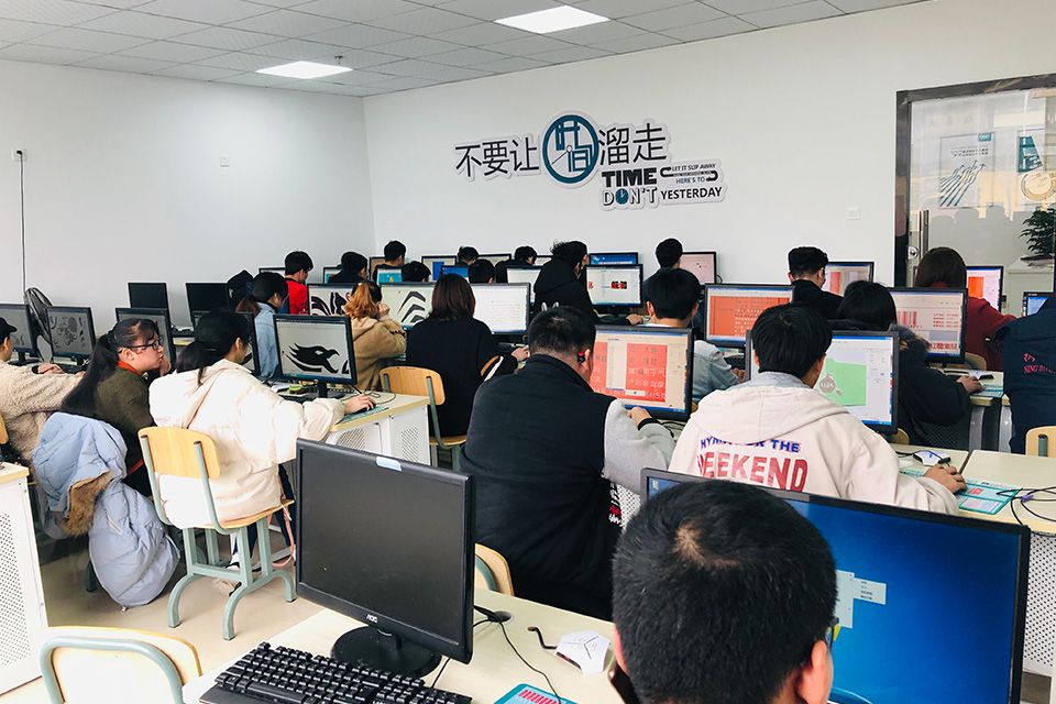 实用人才的摇篮，正规职业技术培训学校培养优秀人才之路