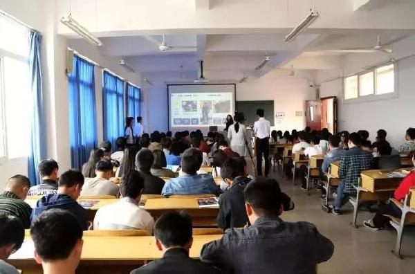 职业技术培训学校活动，培养技能，连接未来