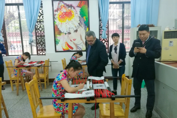 友爱职业技术培训学校，培养技能，铸就未来