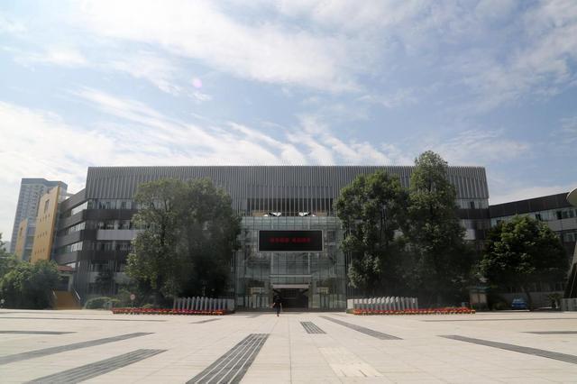 育英职业技术培训学校，培养精英的摇篮