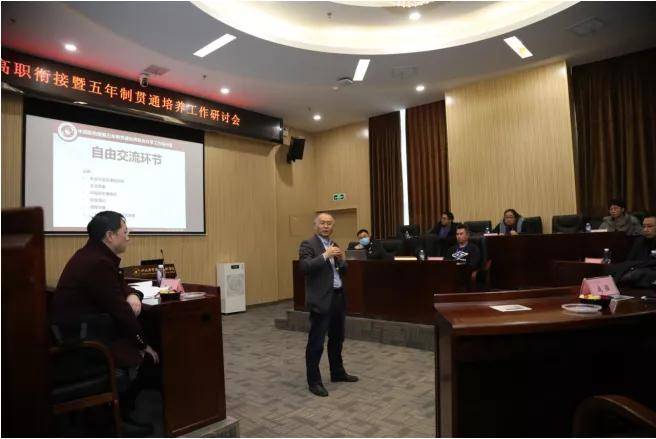 群英职业技术培训学校，培养未来职业精英的摇篮