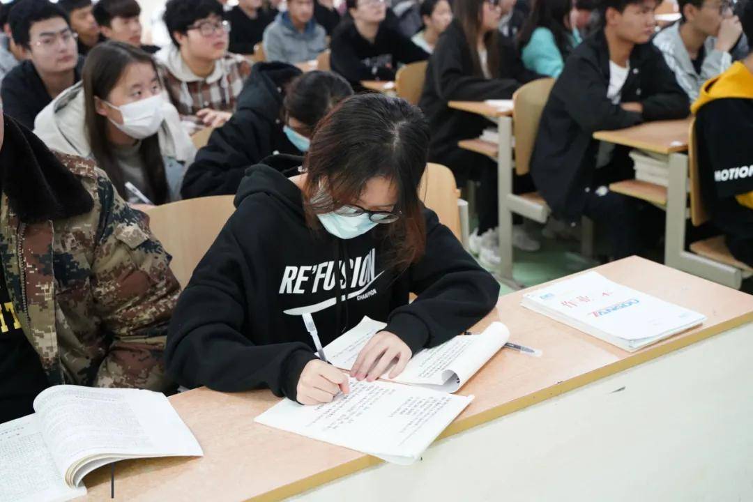 警惕职业技术培训学校的陷阱，揭开骗局的真相