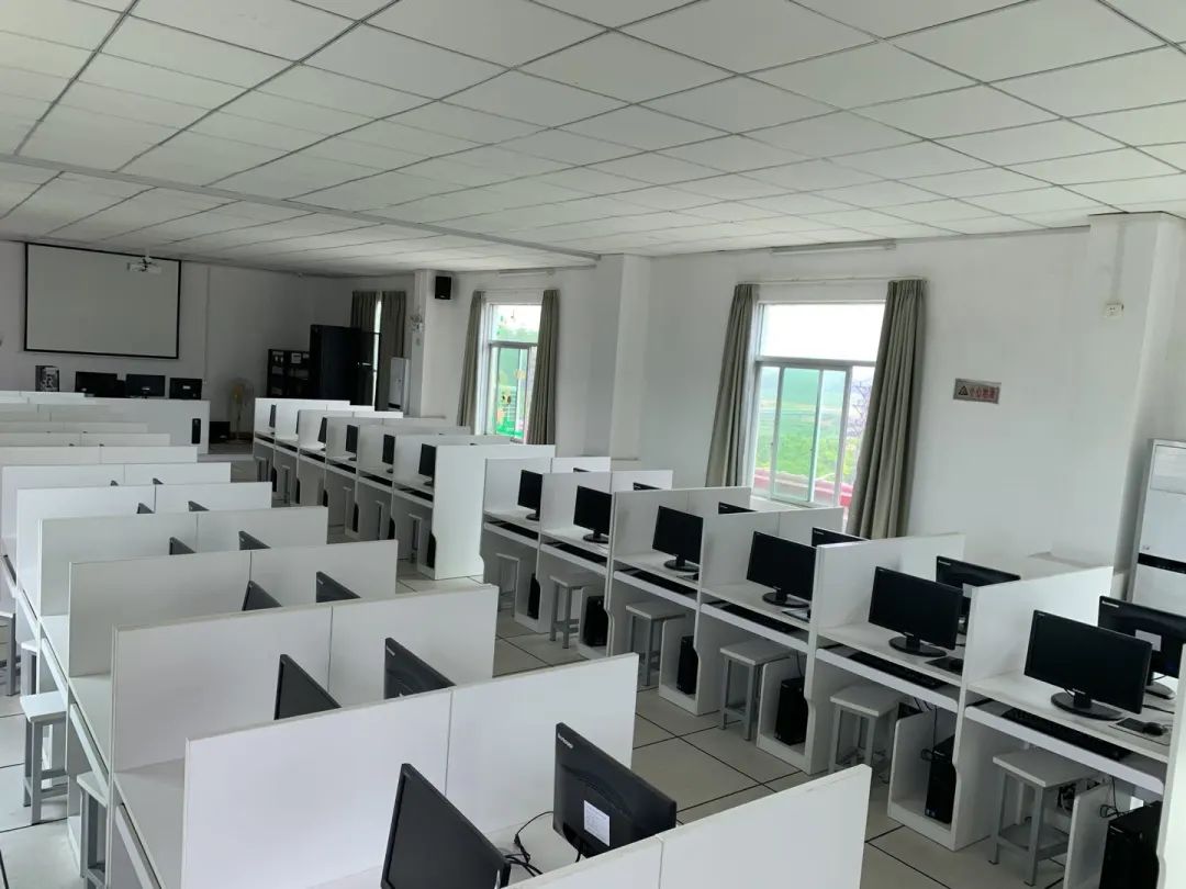新兴职业技术培训学校，培养新时代人才的摇篮