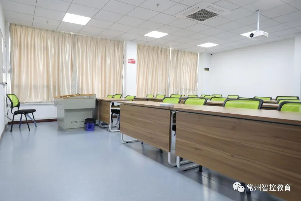 职业技术培训学校前台，角色、职责与展望