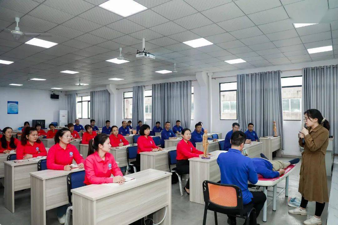 蓝领职业技术培训学校，培养新时代工匠的摇篮
