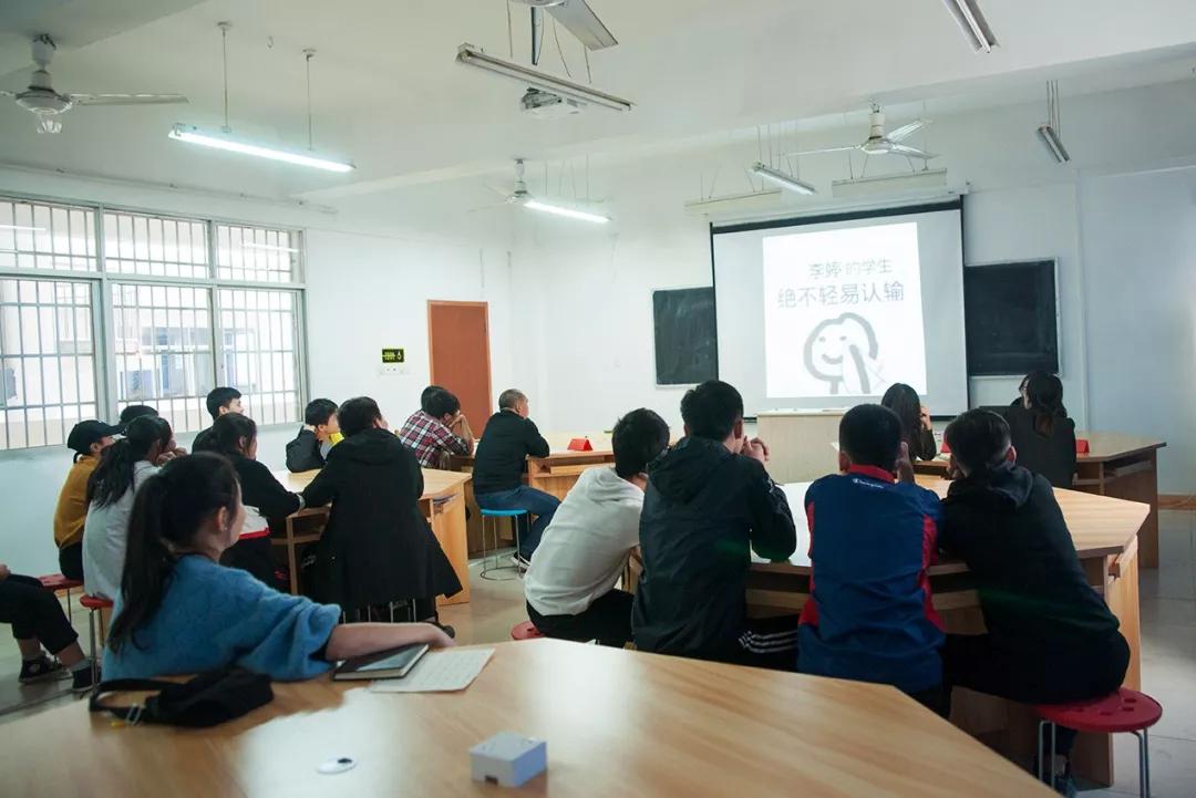 智能职业技术培训学校，新时代技术精英的摇篮之地