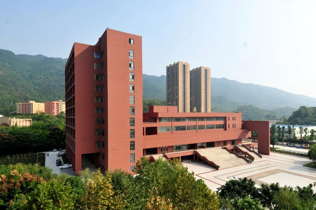 顶级职业技术培训学校，工匠的摇篮，未来的塑造者