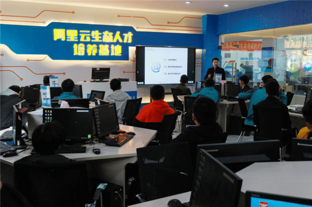 电脑职业技术培训学校，培养新时代技术人才的摇篮