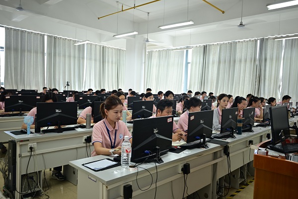 中南职业技术培训学校，培养新时代人才的摇篮