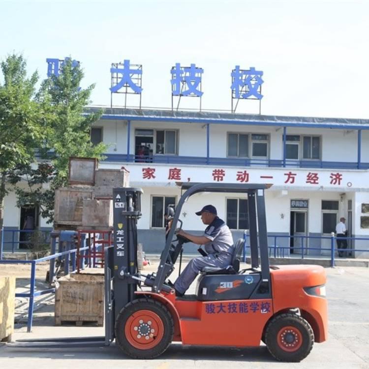 叉车职业技术培训学校，培养叉车操作精英的摇篮