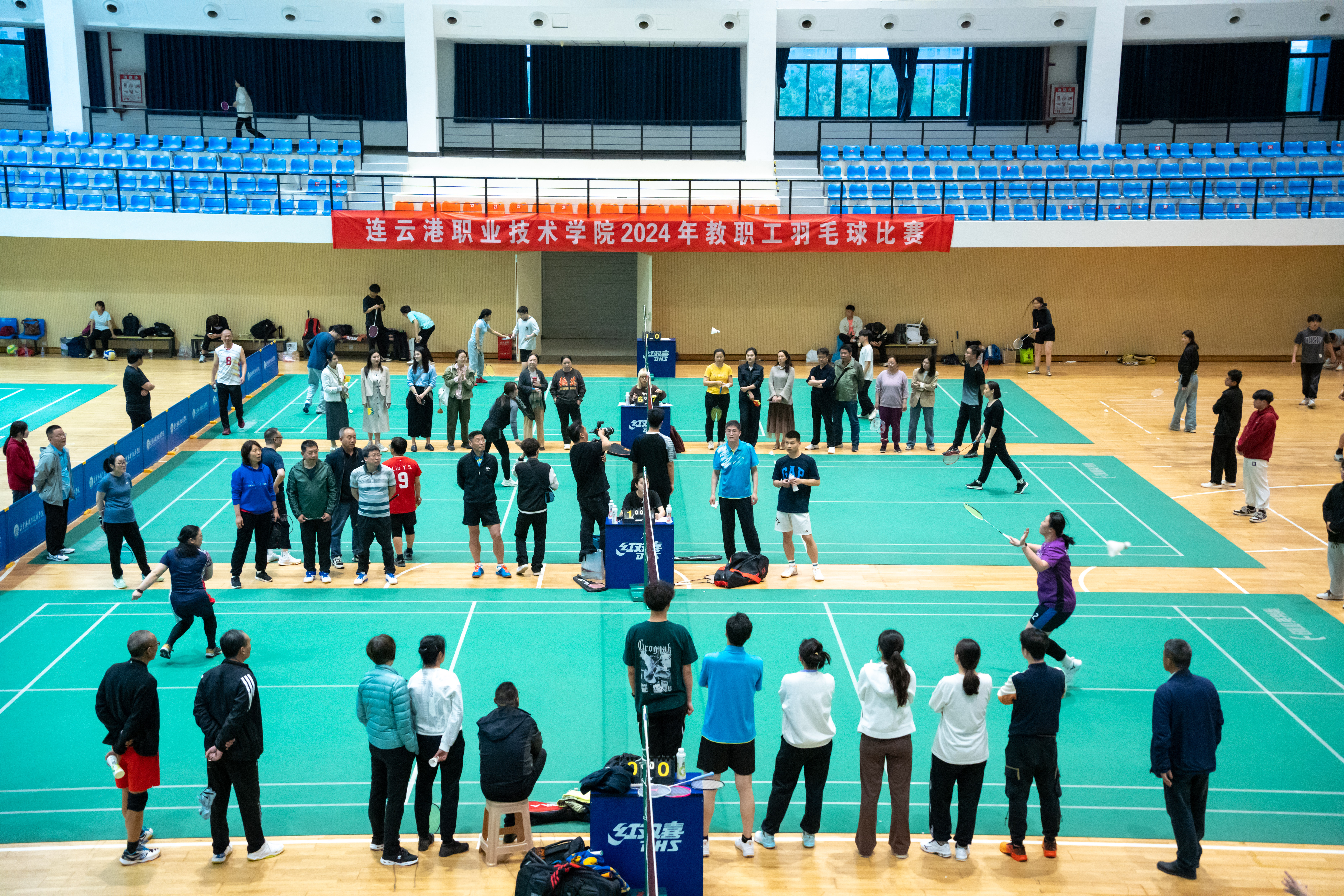 学校2025年教职工羽毛球比赛暨参加全区教职工羽毛球比赛选拔赛开赛