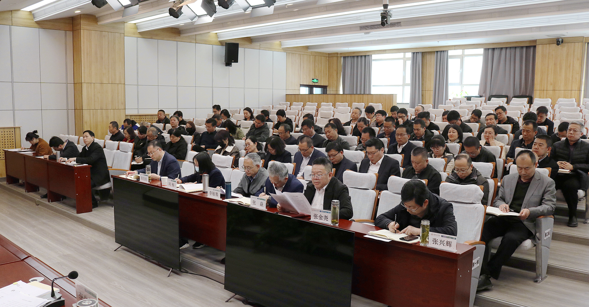 学校深入贯彻中央八项规定精神学习教育读书班暨专题研讨开班仪式报道