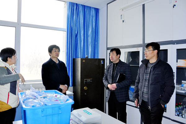 学校副校长阙勇平带队开展寒假校园安全检查