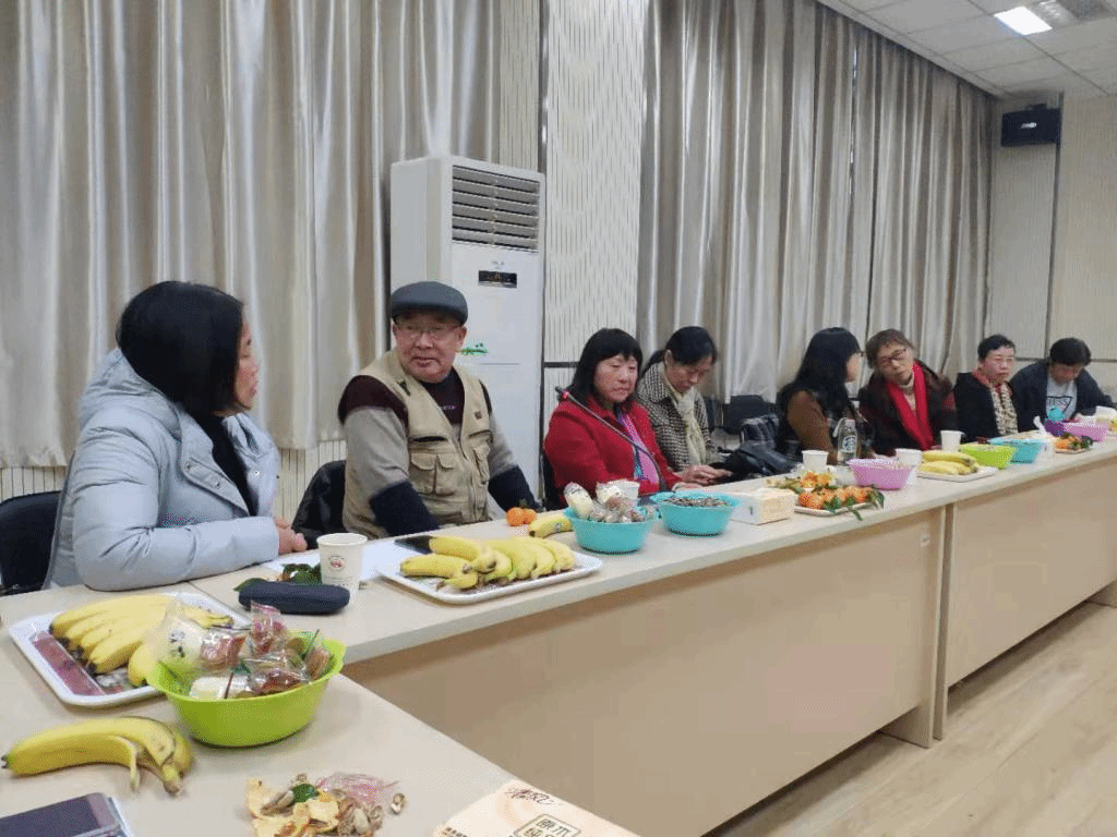 学校举办2025年退休教职工新年茶话会——共叙温暖记忆，共谋未来发展