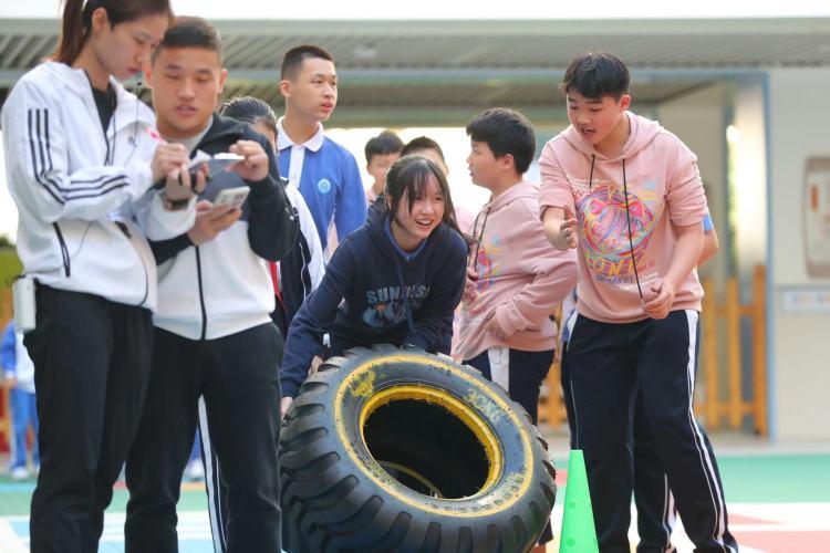 学校教职工体育运动，每天锻炼一小时，健康工作五十年，幸福生活一辈子