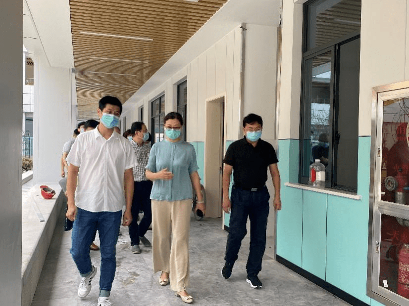 学校党委副书记、纪委书记韦云凤走访慰问组团式帮扶教育人才纪实