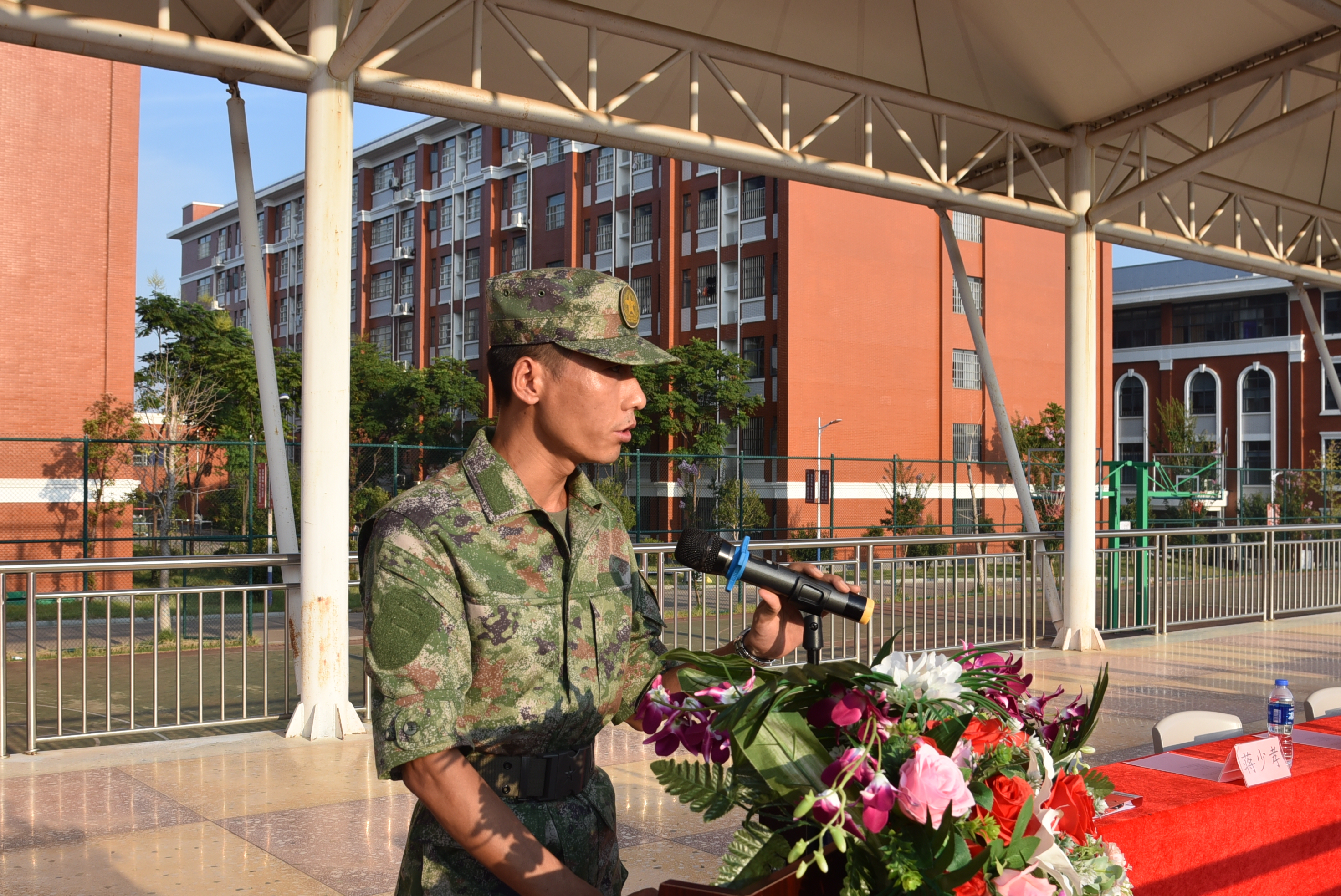 学校举行武鸣校区2025级新生军事训练动员大会，铸就青春热血的起点