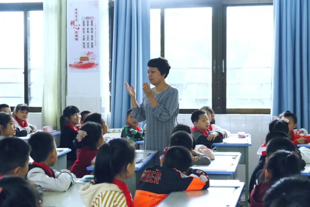 我校在2025年上海高校思政课示范课堂比赛中荣获佳绩