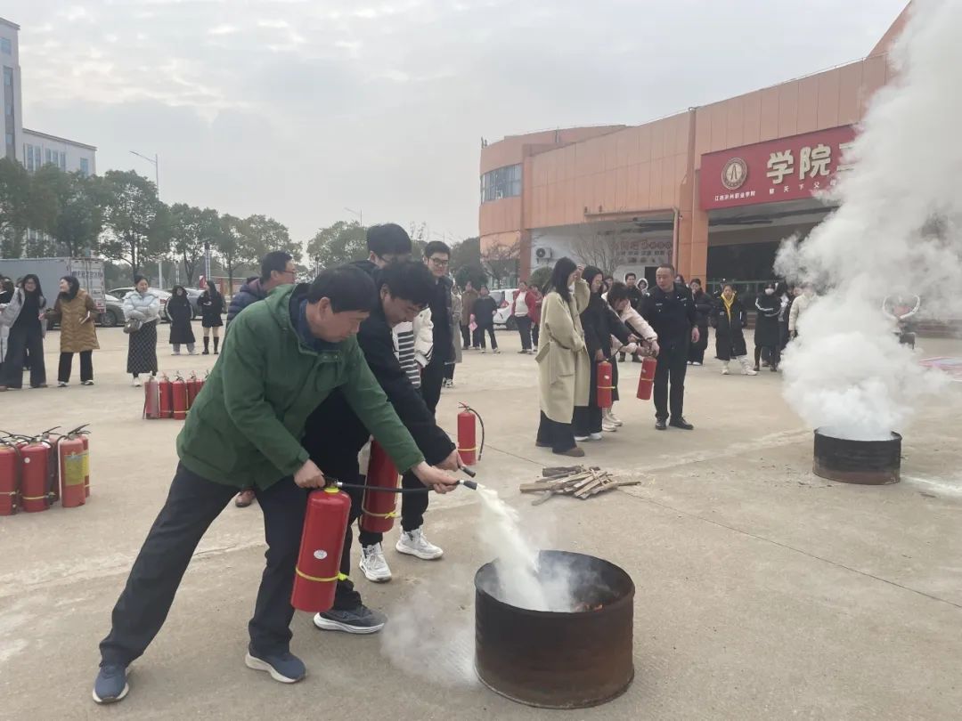 学校开展鹏飞校区与中尧校区2025年度应急演练活动，提升应急响应能力，筑牢校园安全防线