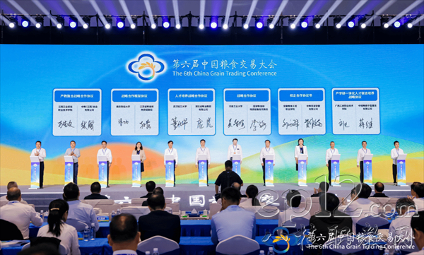 学校校长刘进率队参加第六届中国粮食交易大会，深化合作，共谋粮食产业新篇章