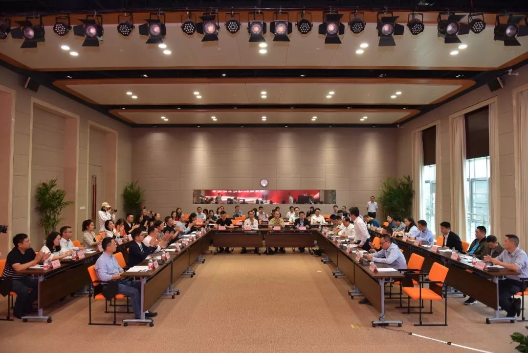学校召开2025年统一战线主题座谈会暨中共党员与党外知识分子对话会