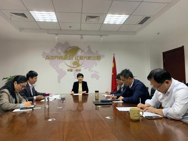 学校党委理论学习中心组召开第六次学习会，深化理论武装，助力高质量发展之路