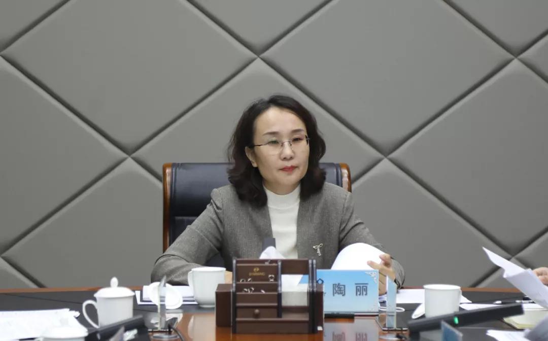 学校召开党委理论学习中心组2025年第六次学习会——深化理论武装，推动高质量发展
