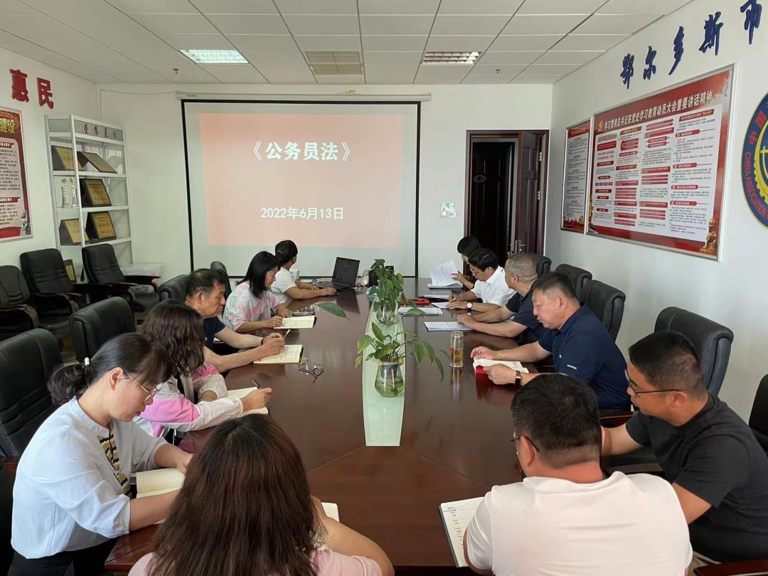 学校召开党委理论学习中心组2025年第六次学习会——深化理论武装，推动高质量发展