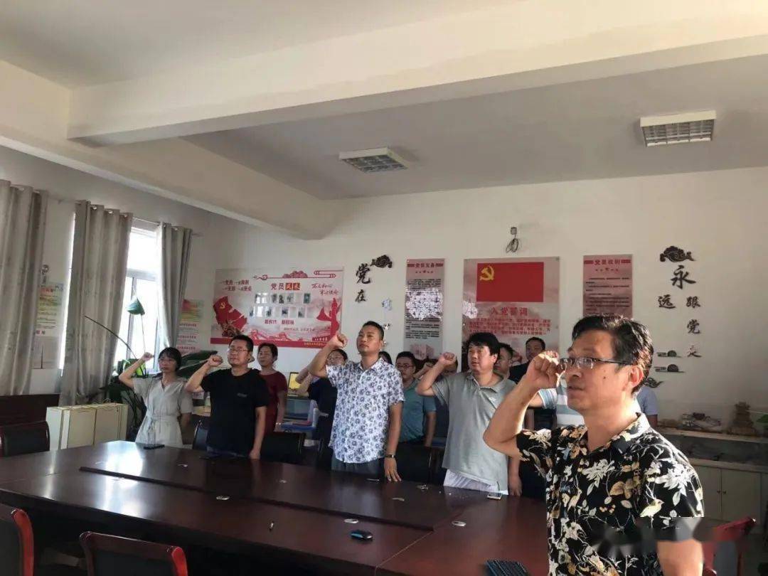 学校开展庆祝第40个教师节走访慰问活动，致敬教育路上的辛勤耕耘者