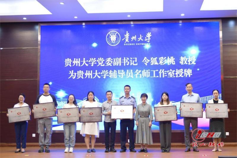 学校领导深入一站式学生社区 视察辅导员工作室与心理工作站工作指导