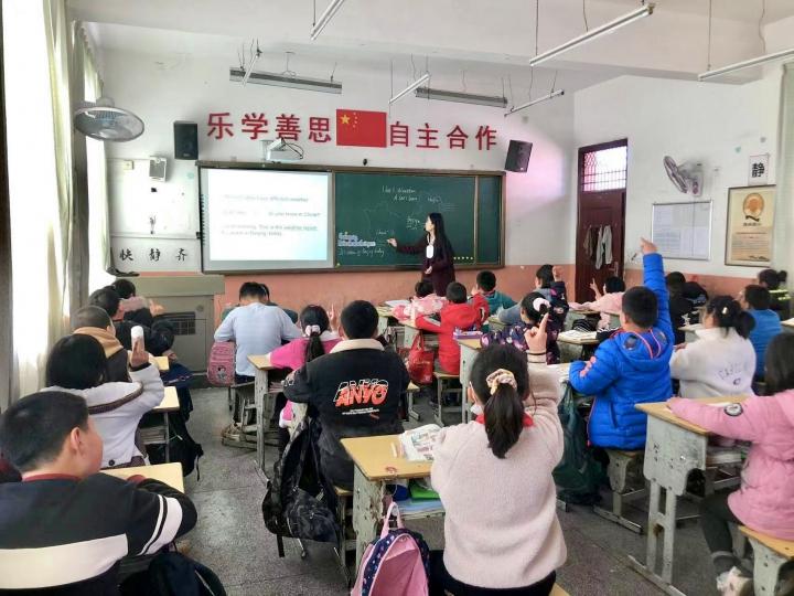新学期伊始，学校领导深入课堂听课工作的重要性与实施策略