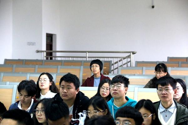 新学期伊始，学校领导深入课堂听课工作的重要性与实施策略