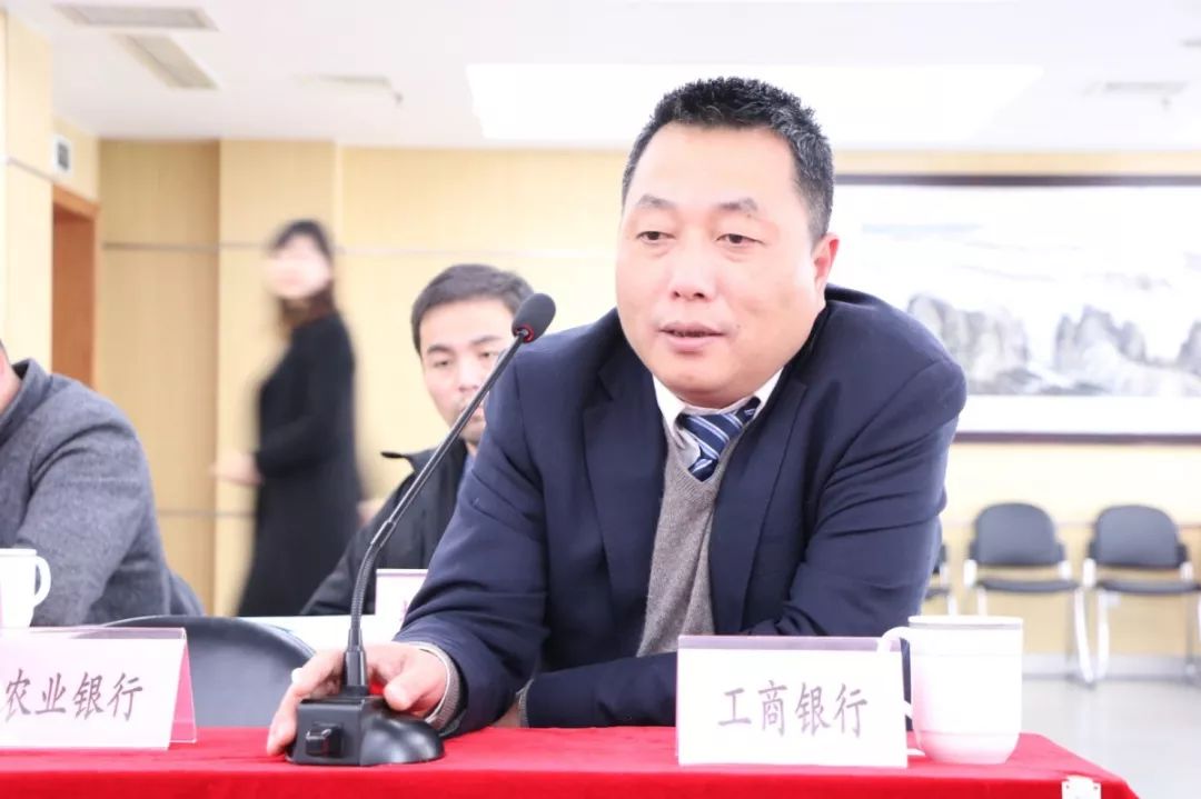 学校校长刘进在全区经济形势座谈会上的代表发言