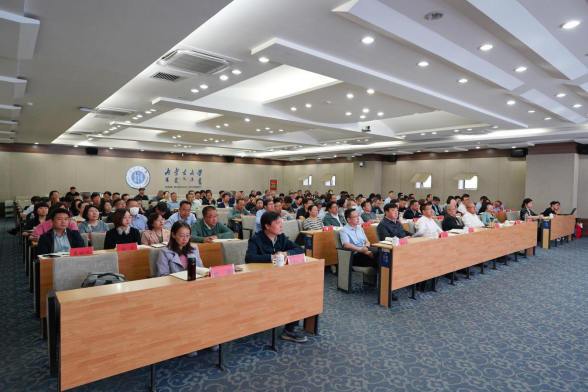 我校党委理论学习中心组召开第四次学习会，深化理论，推动实践创新